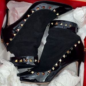 VALENTINO GARAVANI ROCKSTUD PATENT LEATHER ANKLE BOOTS
